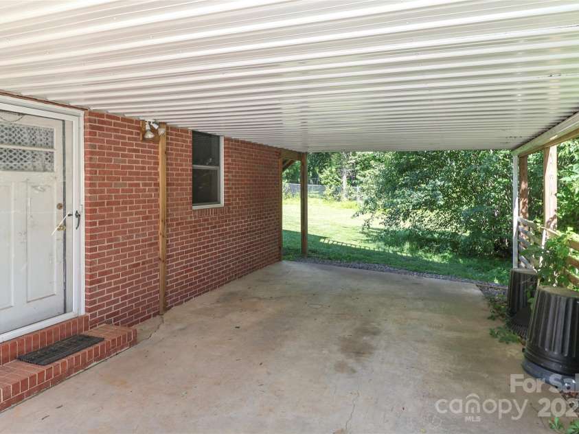 805 Waverly Place, Statesville, NC 28677.  MLS# CAR4254017, YatesRealty ID 15478. 