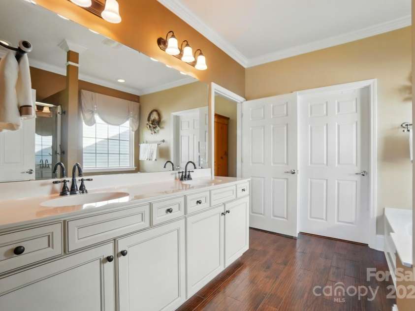 1974 Links View Drive, Fort Mill, SC 29707.  MLS# CAR4263175, YatesRealty ID 15480. 