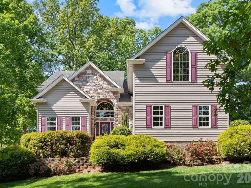 3083 Three Wood Drive, Denver, NC 28037.  MLS# CAR4372412, YatesRealty ID 15481. 