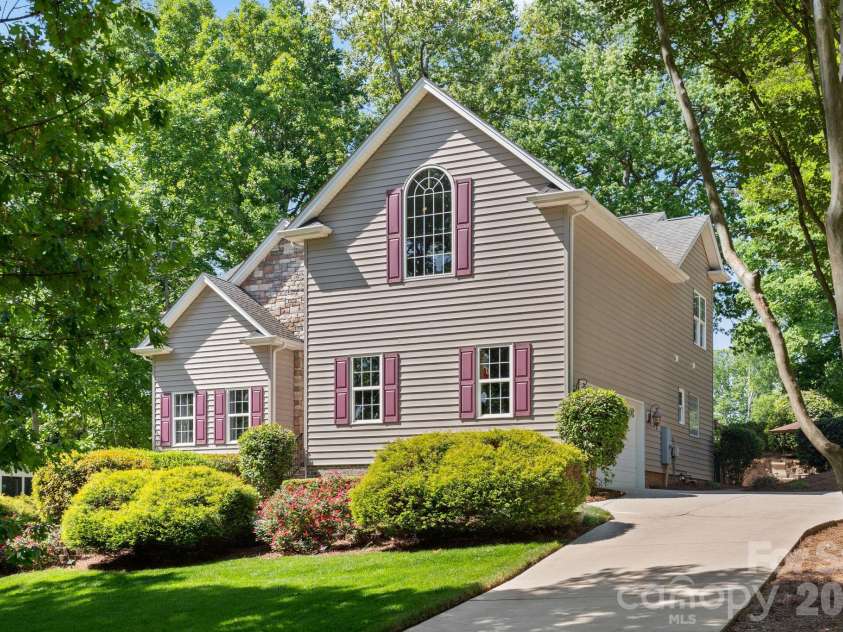 3083 Three Wood Drive, Denver, NC 28037.  MLS# CAR4372412, YatesRealty ID 15481. 