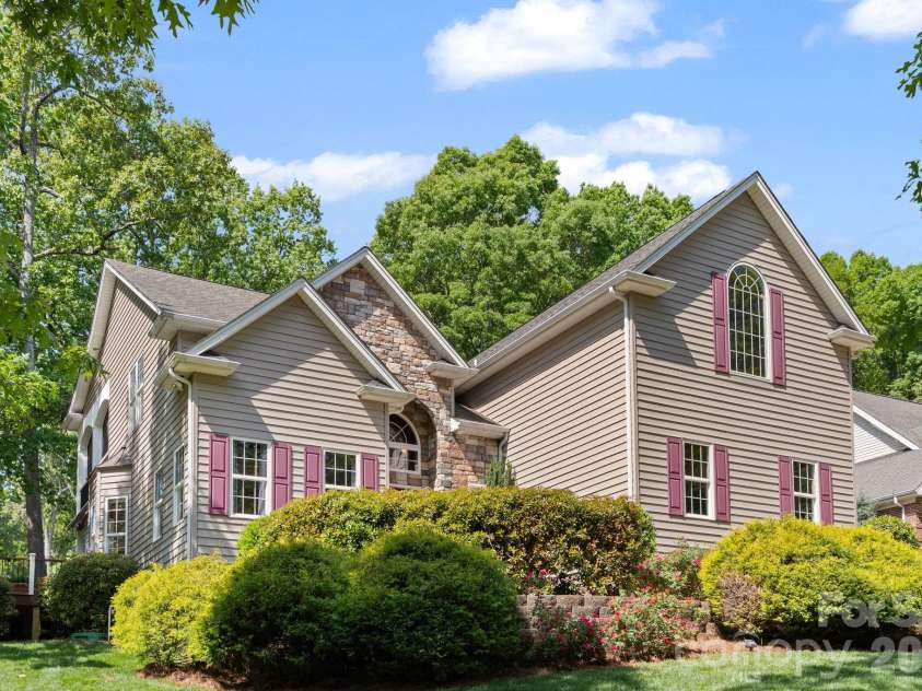 3083 Three Wood Drive, Denver, NC 28037.  MLS# CAR4372412, YatesRealty ID 15481. 