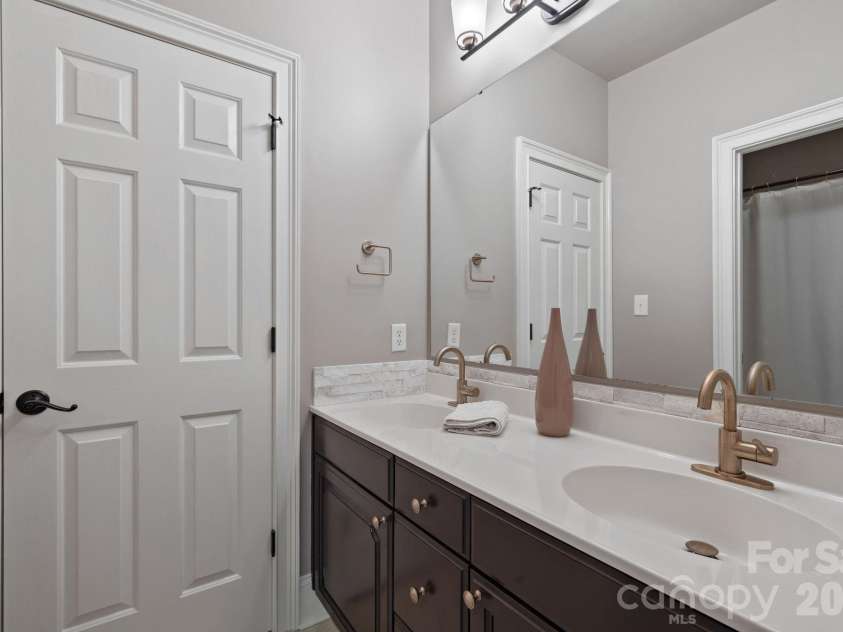 3083 Three Wood Drive, Denver, NC 28037.  MLS# CAR4372412, YatesRealty ID 15481. 