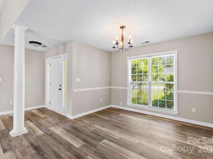 370 Running Briar Road, Fletcher, NC 28732.  MLS# CAR4262978, YatesRealty ID 15484. Foyer