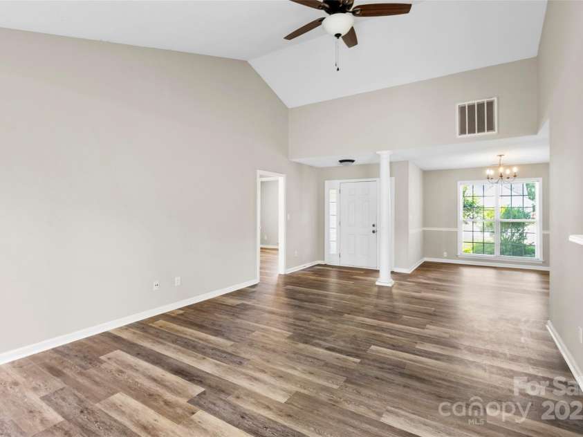 370 Running Briar Road, Fletcher, NC 28732.  MLS# CAR4262978, YatesRealty ID 15484. Great Room Foyer
