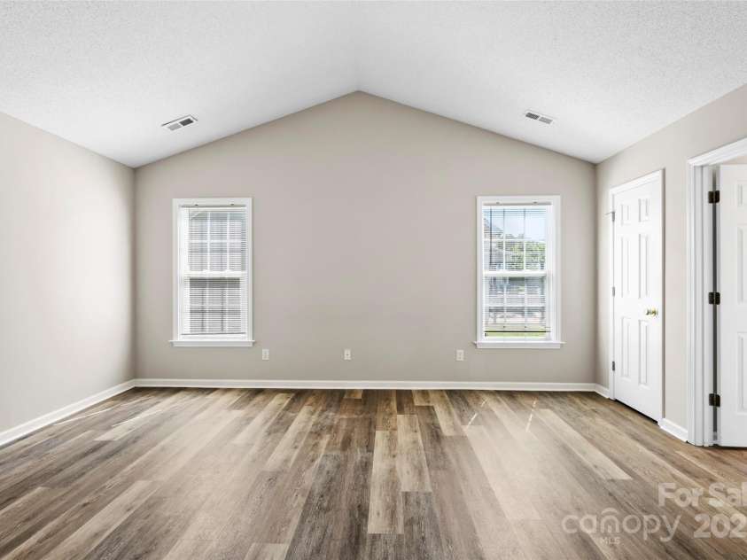 370 Running Briar Road, Fletcher, NC 28732.  MLS# CAR4262978, YatesRealty ID 15484. Primary Bedroom