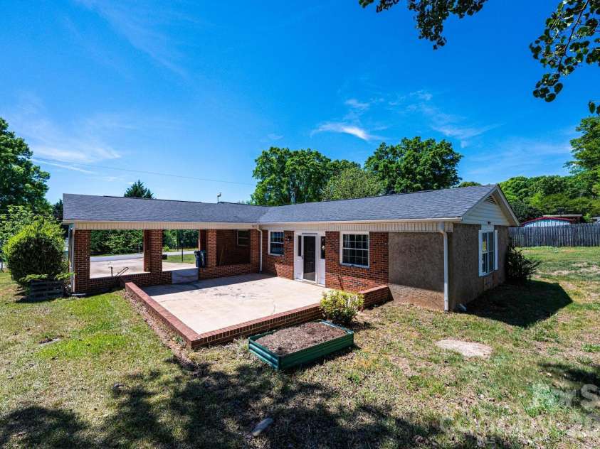 2984 Lutz Boulevard, Newton, NC 28658.  MLS# CAR4372809, YatesRealty ID 15485. 