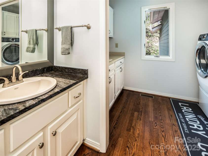 4344 Eagles Nest Road, Waynesville, NC 28786.  MLS# CAR4261425, YatesRealty ID 15485. MAIN LEVEL HALF BATH, POCKET DOOR TO LAUNDRY ROOM