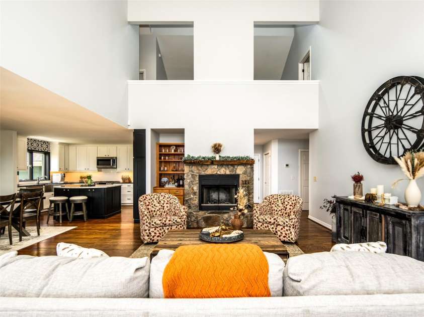 4344 Eagles Nest Road, Waynesville, NC 28786.  MLS# CAR4261425, YatesRealty ID 15485. SOARING CATHEDRAL CEILINGS