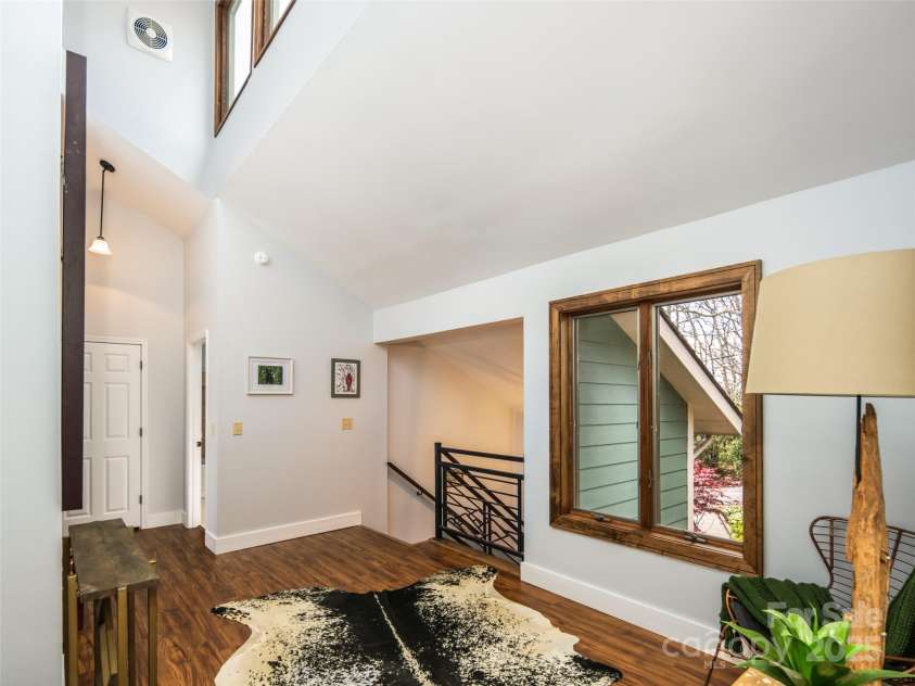 4344 Eagles Nest Road, Waynesville, NC 28786.  MLS# CAR4261425, YatesRealty ID 15485. UPPER LEVEL SITTING ROOM