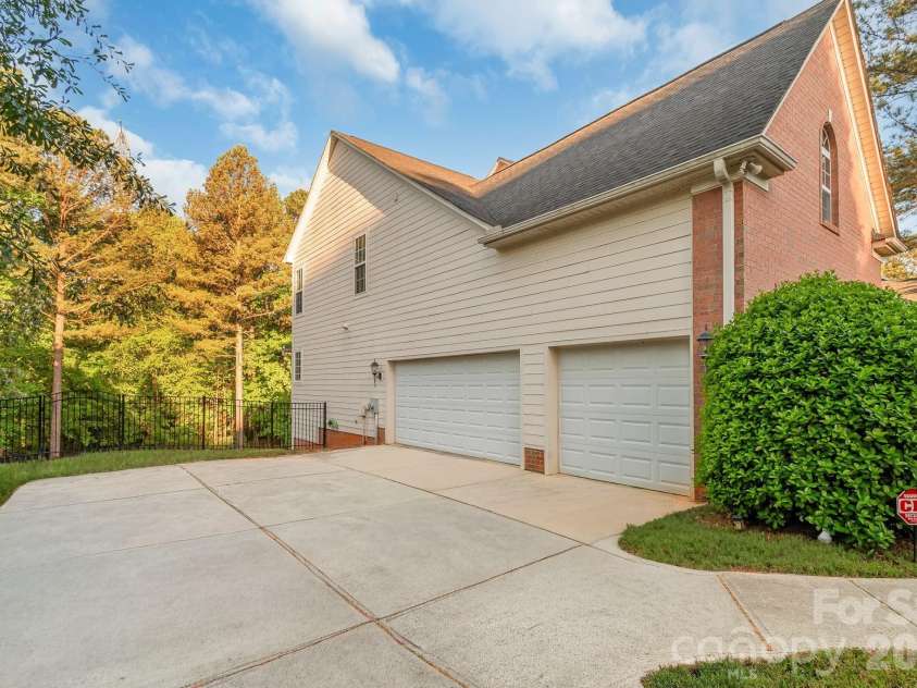 124 Whiterock Drive, Mount Holly, NC 28120.  MLS# CAR4373634, YatesRealty ID 15486. 