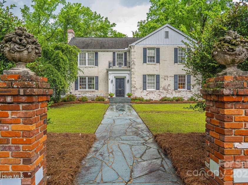 308 prince Street, Laurinburg, NC 28352.  MLS# CAR4264120, YatesRealty ID 15486. 