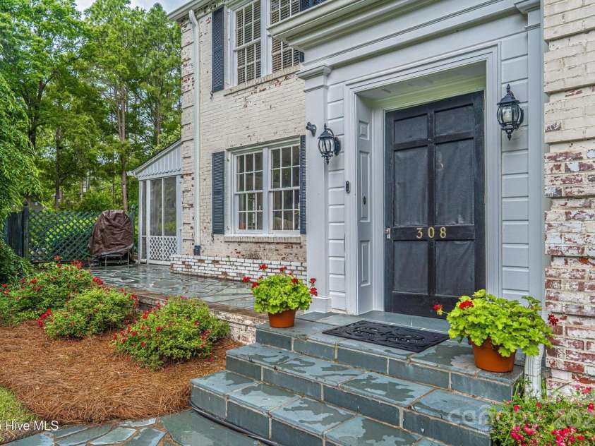 308 prince Street, Laurinburg, NC 28352.  MLS# CAR4264120, YatesRealty ID 15486. 