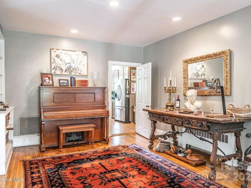 308 prince Street, Laurinburg, NC 28352.  MLS# CAR4264120, YatesRealty ID 15486. 