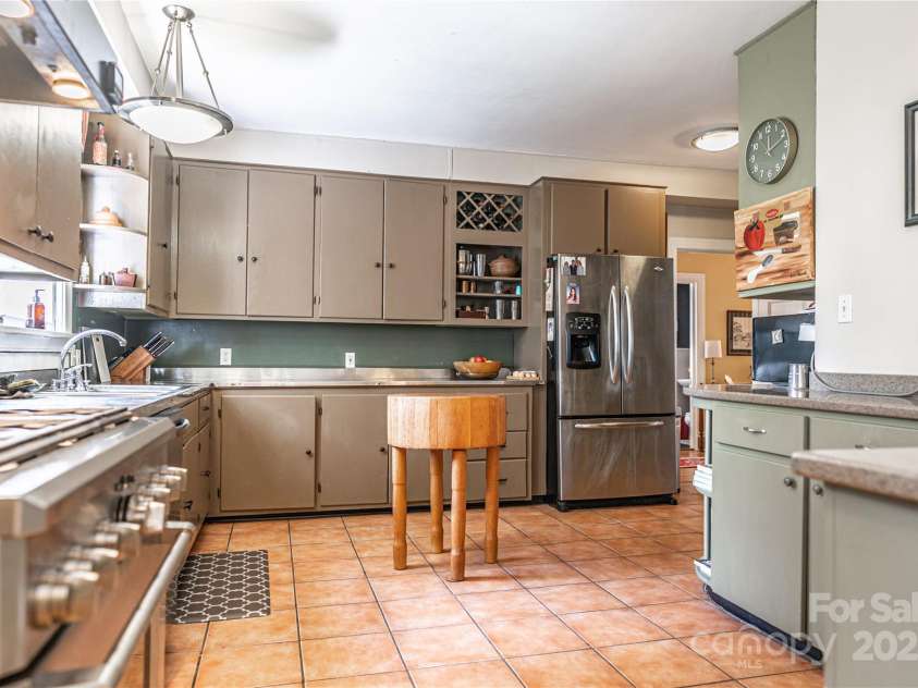 308 prince Street, Laurinburg, NC 28352.  MLS# CAR4264120, YatesRealty ID 15486. 