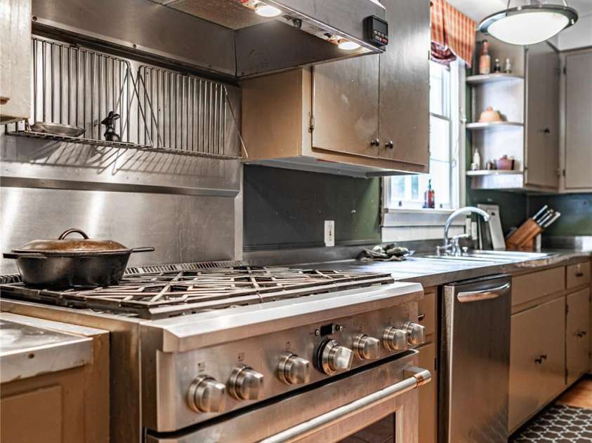 308 prince Street, Laurinburg, NC 28352.  MLS# CAR4264120, YatesRealty ID 15486. 