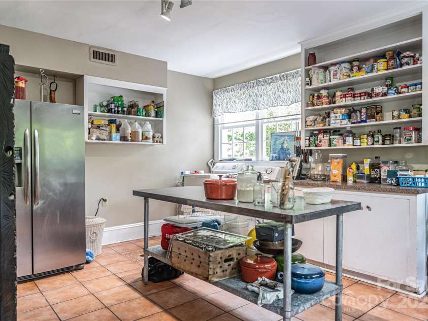 308 prince Street, Laurinburg, NC 28352.  MLS# CAR4264120, YatesRealty ID 15486. 