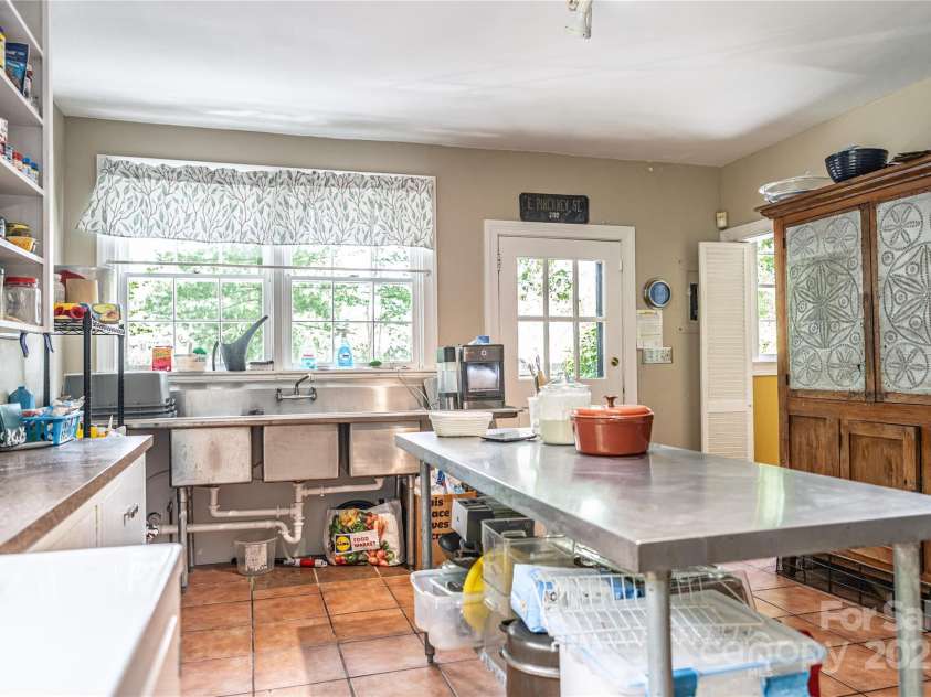 308 prince Street, Laurinburg, NC 28352.  MLS# CAR4264120, YatesRealty ID 15486. 