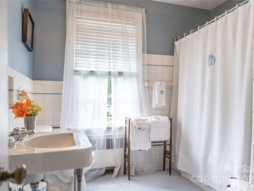 308 prince Street, Laurinburg, NC 28352.  MLS# CAR4264120, YatesRealty ID 15486. 