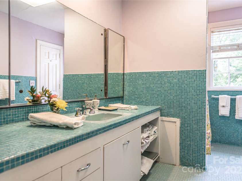 308 prince Street, Laurinburg, NC 28352.  MLS# CAR4264120, YatesRealty ID 15486. 