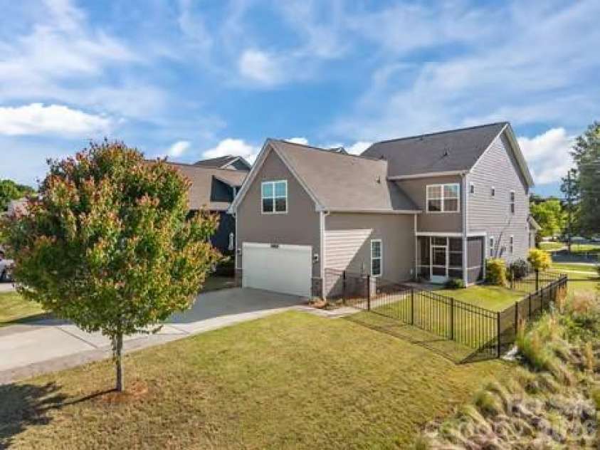 19823 Davidson Concord Road, Davidson, NC 28036.  MLS# CAR4347655, YatesRealty ID 15487. 