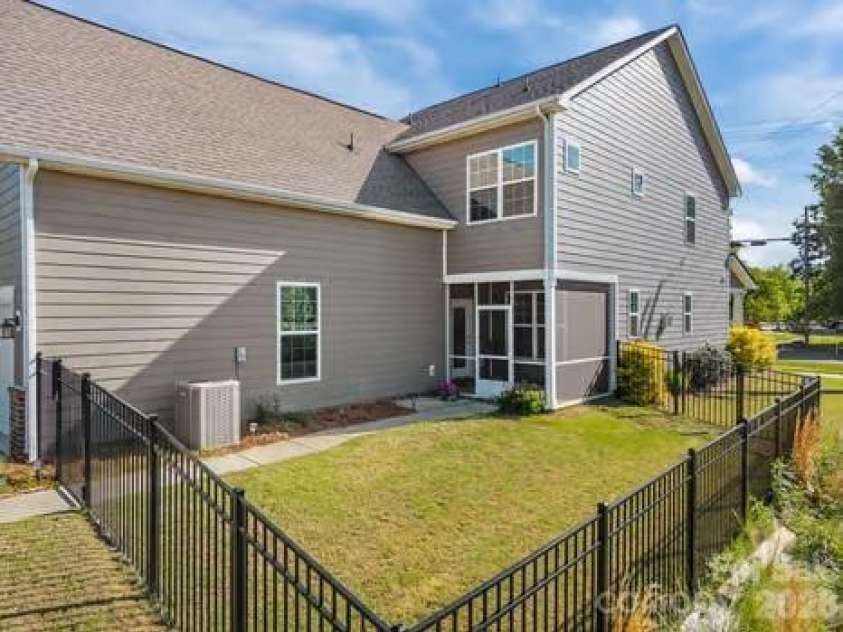 19823 Davidson Concord Road, Davidson, NC 28036.  MLS# CAR4347655, YatesRealty ID 15487. 