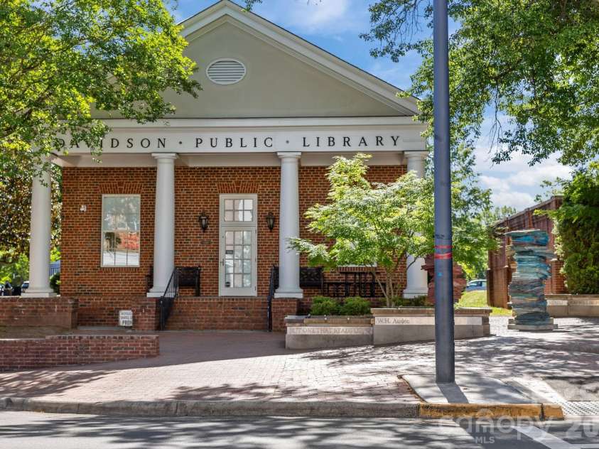 19823 Davidson Concord Road, Davidson, NC 28036.  MLS# CAR4347655, YatesRealty ID 15487. Beautiful Downtown Davidson is so close by!