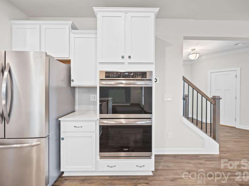 19823 Davidson Concord Road, Davidson, NC 28036.  MLS# CAR4347655, YatesRealty ID 15487. Double ovens!