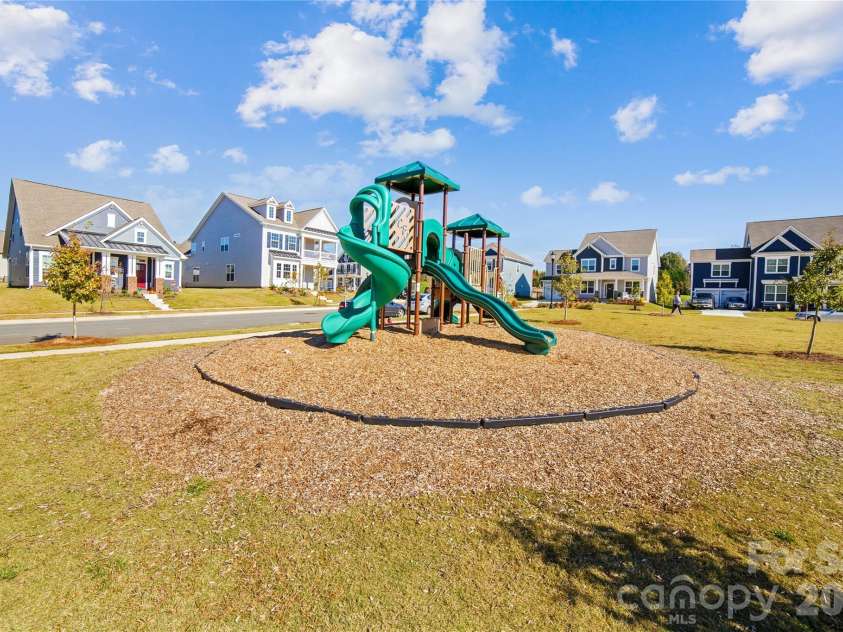 19823 Davidson Concord Road, Davidson, NC 28036.  MLS# CAR4347655, YatesRealty ID 15487. Neighborhood park