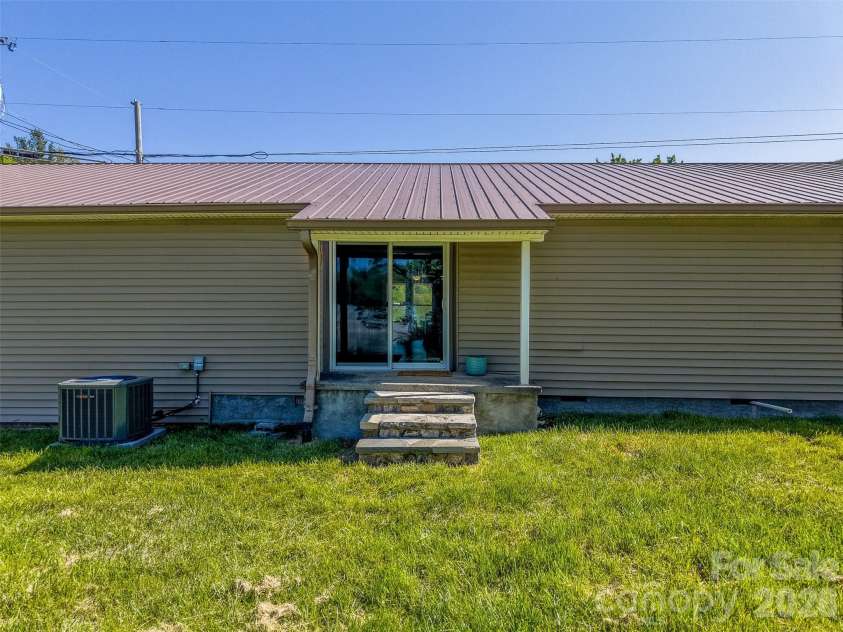 160 Canter Lane, Sylva, NC 28779.  MLS# CAR4374470, YatesRealty ID 15488. 
