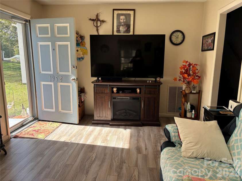 1954 Villa Drive, Newton, NC 28658.  MLS# CAR4316462, YatesRealty ID 15489. 