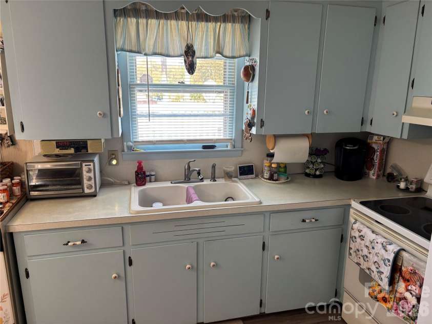 1954 Villa Drive, Newton, NC 28658.  MLS# CAR4316462, YatesRealty ID 15489. 