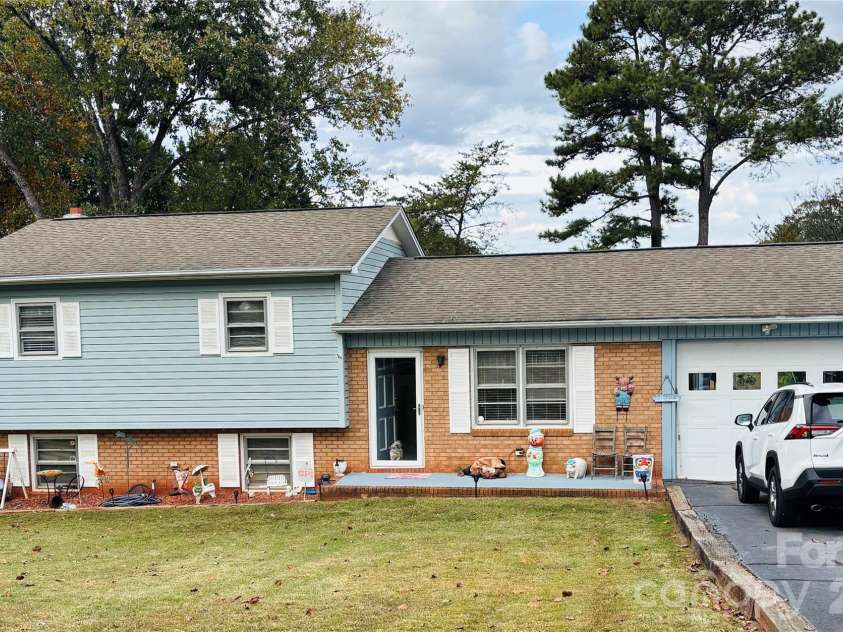 1954 Villa Drive, Newton, NC 28658.  MLS# CAR4316462, YatesRealty ID 15489. 