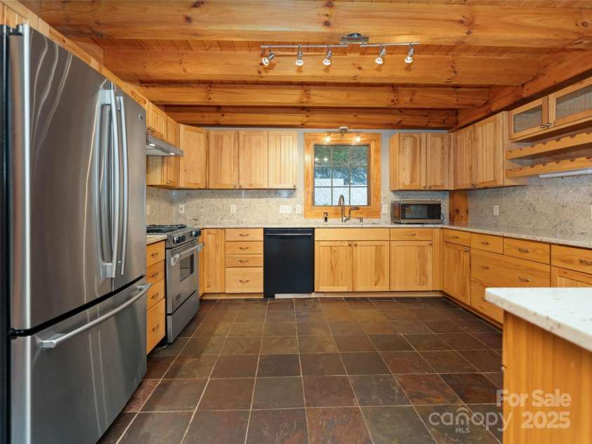 82 Red Oak Drive, Mills River, NC 28759.  MLS# CAR4291901, YatesRealty ID 15489. 