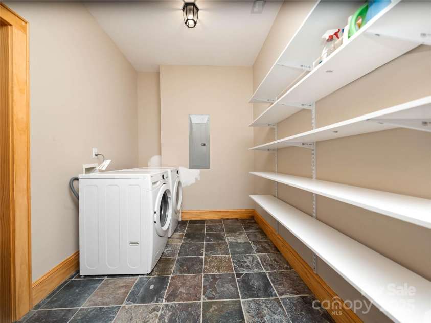 82 Red Oak Drive, Mills River, NC 28759.  MLS# CAR4291901, YatesRealty ID 15489. 