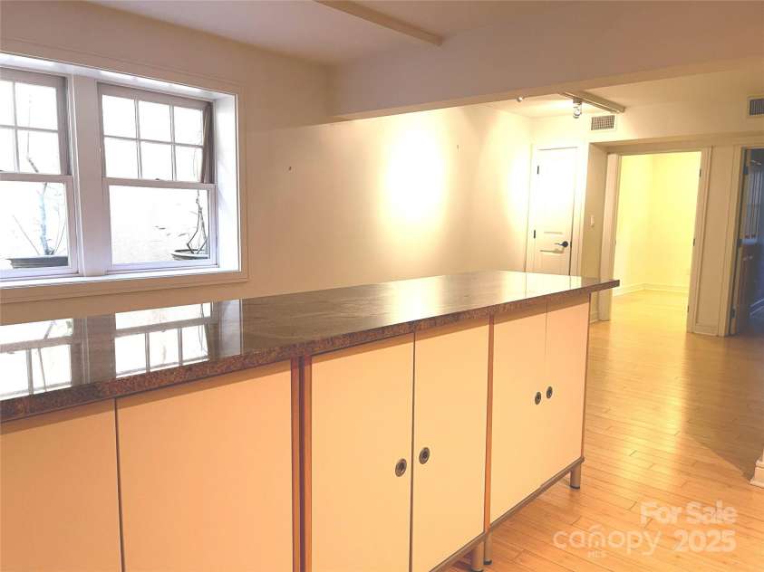 37 Hiawassee Street, Asheville, NC 28801.  MLS# CAR4332194, YatesRealty ID 1549. 