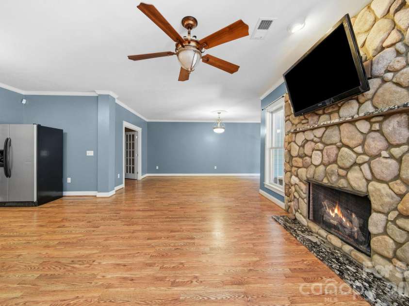 1019 Brookline Drive, Huntersville, NC 28078.  MLS# CAR4372800, YatesRealty ID 15490. 