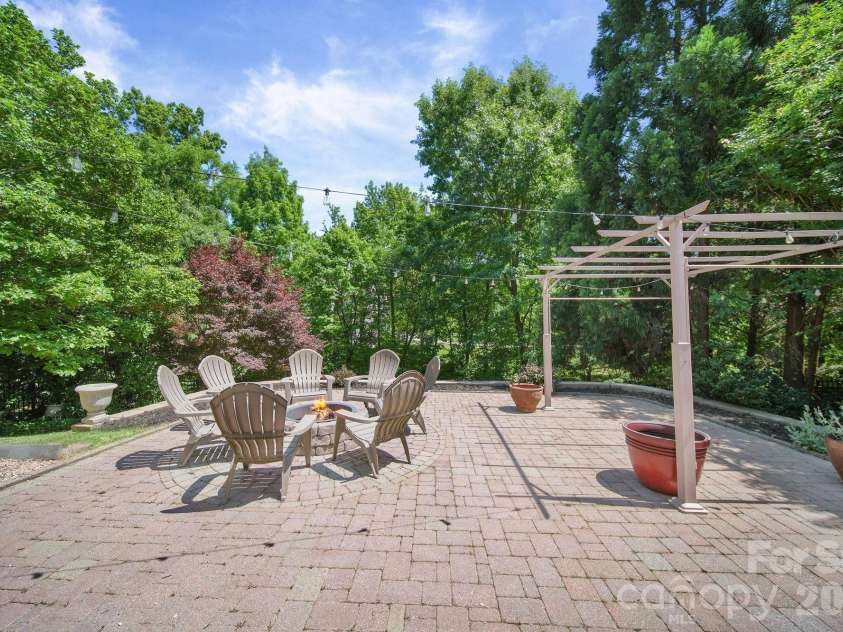 1019 Brookline Drive, Huntersville, NC 28078.  MLS# CAR4372800, YatesRealty ID 15490. 