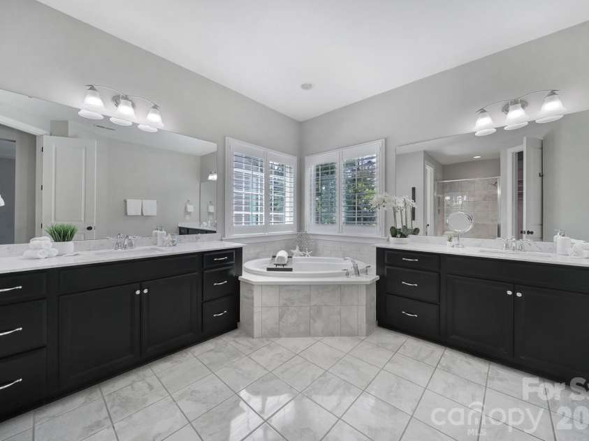 220 Helton Lane, Fort Mill, SC 29708.  MLS# CAR4361959, YatesRealty ID 15492. Primary Bathroom