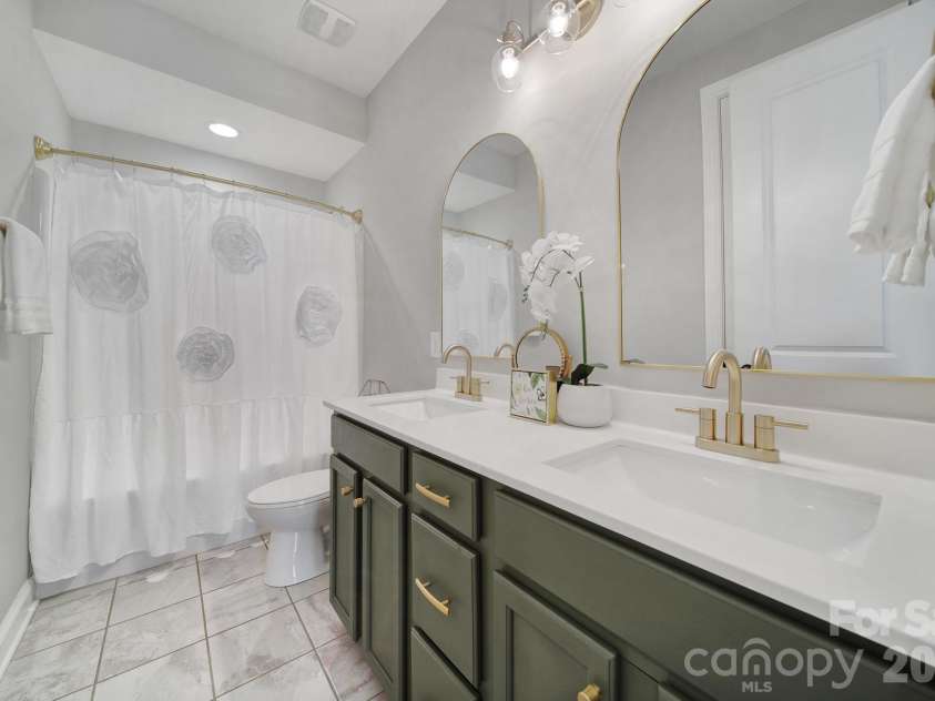220 Helton Lane, Fort Mill, SC 29708.  MLS# CAR4361959, YatesRealty ID 15492. Upstair hall bathroom