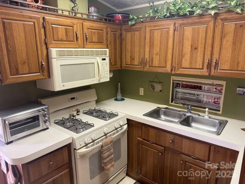 275 Taylor Road, Franklin, NC 28734.  MLS# CAR4264336, YatesRealty ID 15493. 