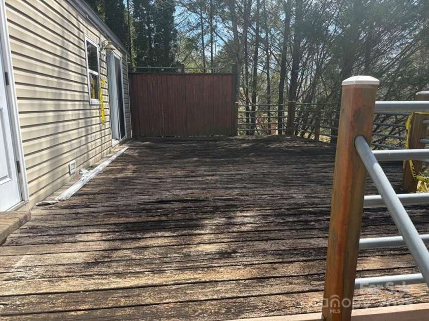 275 Taylor Road, Franklin, NC 28734.  MLS# CAR4264336, YatesRealty ID 15493. 