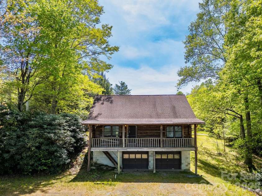 944 High Peak Road, Hendersonville, NC 28739.  MLS# CAR4373627, YatesRealty ID 15493. 