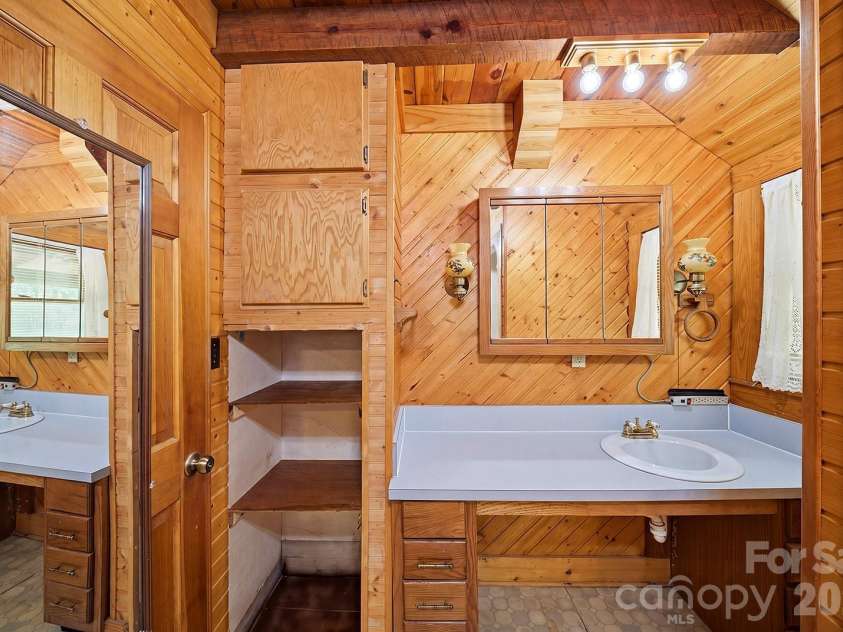 944 High Peak Road, Hendersonville, NC 28739.  MLS# CAR4373627, YatesRealty ID 15493. 