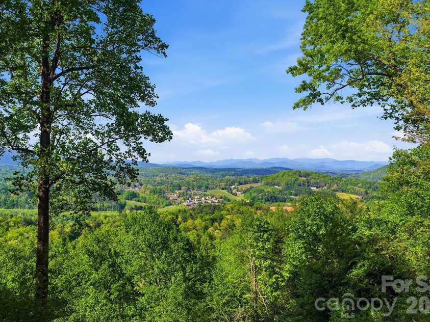 944 High Peak Road, Hendersonville, NC 28739.  MLS# CAR4373627, YatesRealty ID 15493. 