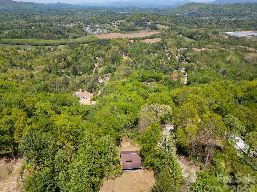944 High Peak Road, Hendersonville, NC 28739.  MLS# CAR4373627, YatesRealty ID 15493. 