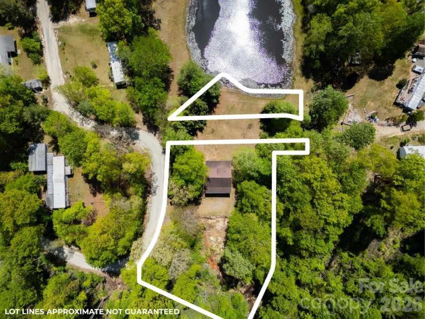 944 High Peak Road, Hendersonville, NC 28739.  MLS# CAR4373627, YatesRealty ID 15493. 