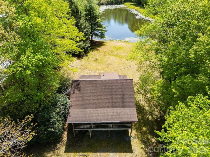 944 High Peak Road, Hendersonville, NC 28739.  MLS# CAR4373627, YatesRealty ID 15493. 