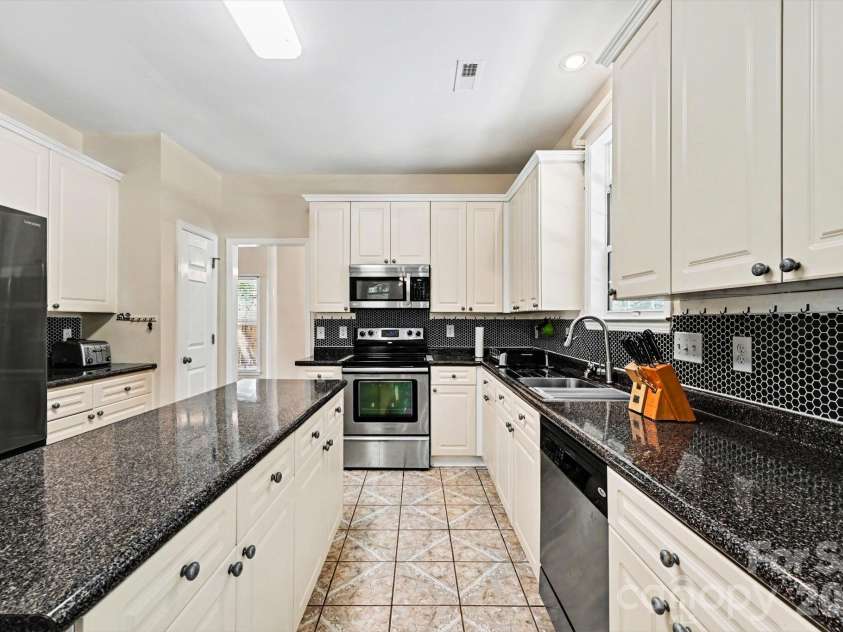 6900 Beamish Place, Mint Hill, NC 28227.  MLS# CAR4374413, YatesRealty ID 15494. 