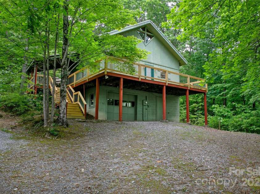 261 Franks Cove Road, Brevard, NC 28712.  MLS# CAR4263831, YatesRealty ID 15496. Basement Garage
