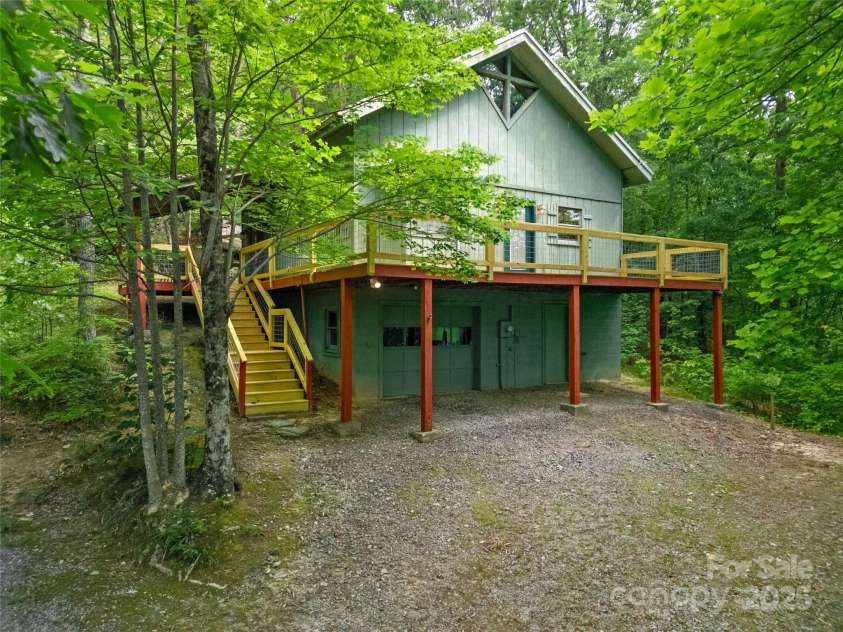261 Franks Cove Road, Brevard, NC 28712.  MLS# CAR4263831, YatesRealty ID 15496. Mountain Cabin